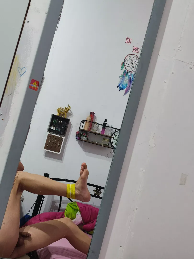 Lemme rub your cock with my soft feet