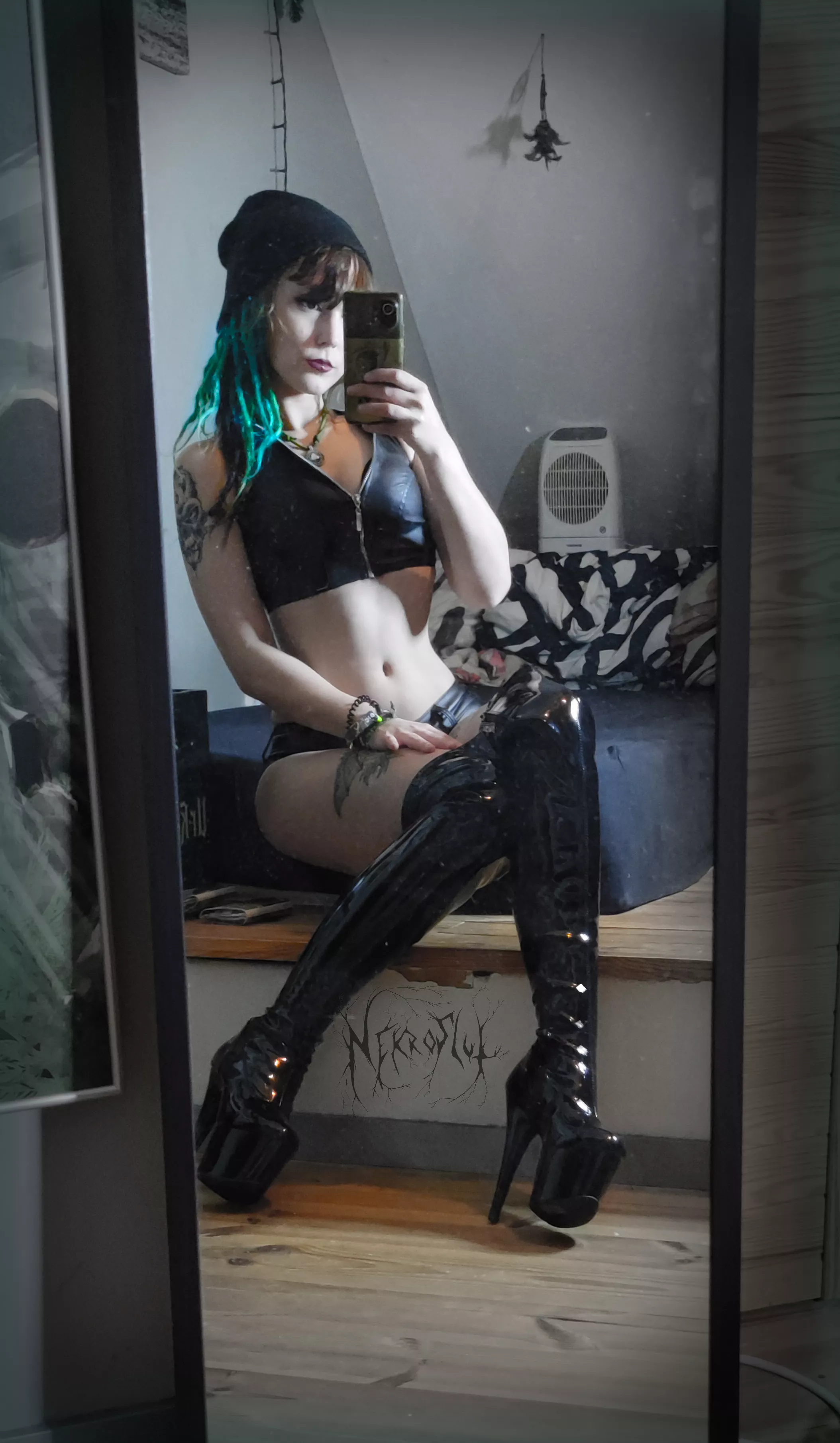 Let me be your succubus tonight 😈