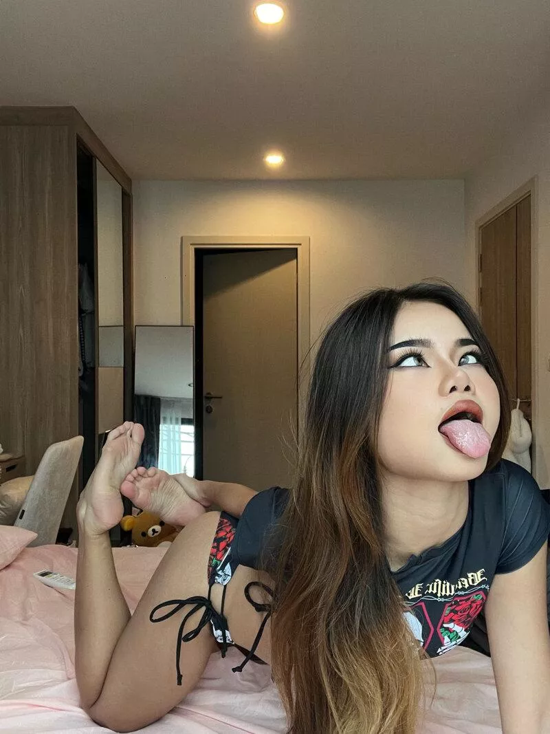 Let me choke on your BWC until you finish straight inside my throat