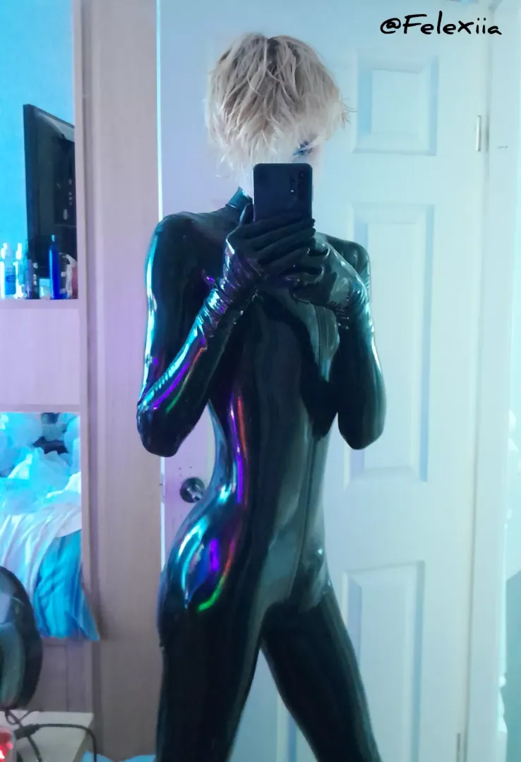 Let me collar you~