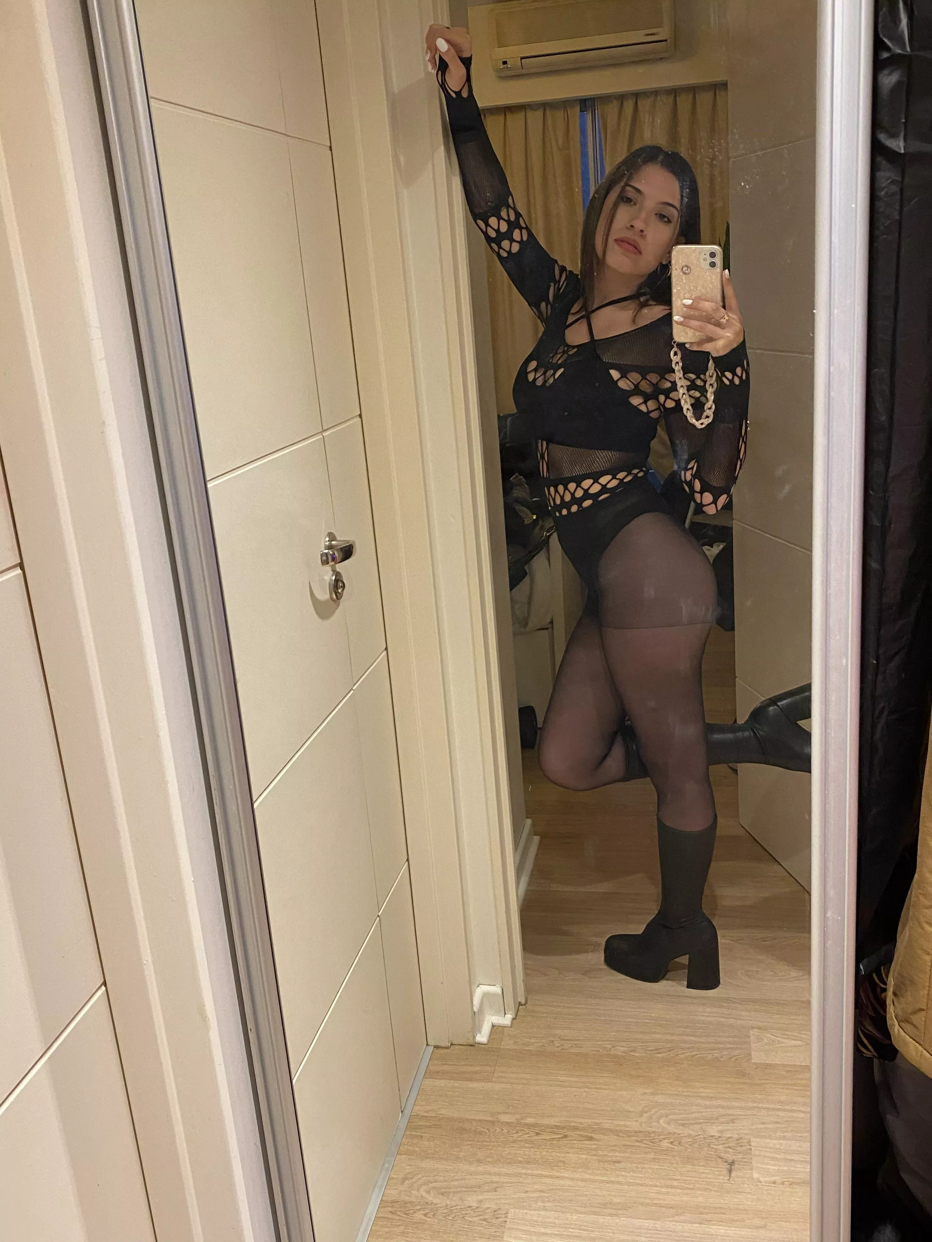 Let me fuck you in my pantyhose 👅