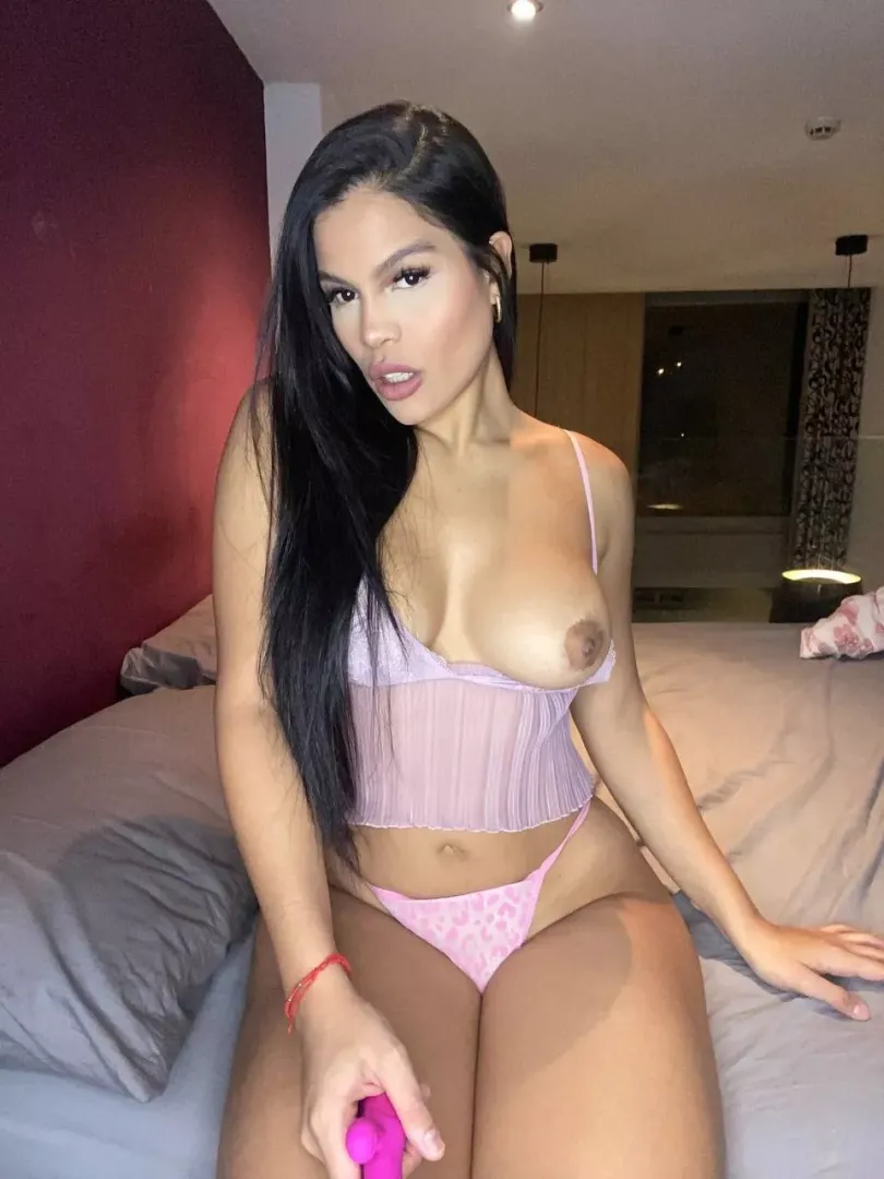 Let me know if you want me to be your roommate... 🤭