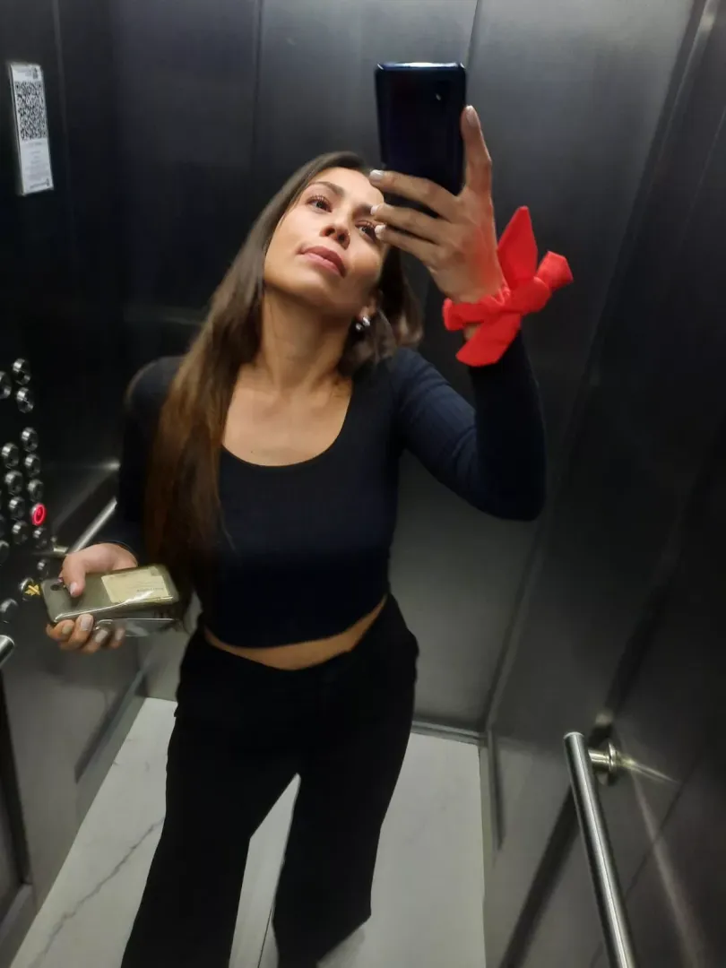 Lets fuck in a elevator
