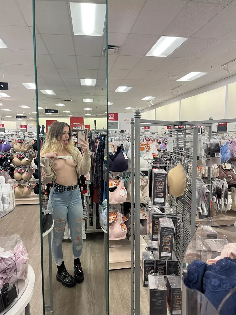 Let’s fuck in the fitting room