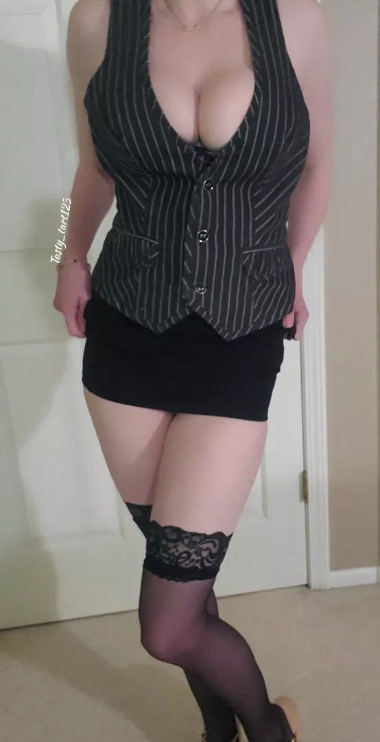let's make it a great Hump day 😈! [f]