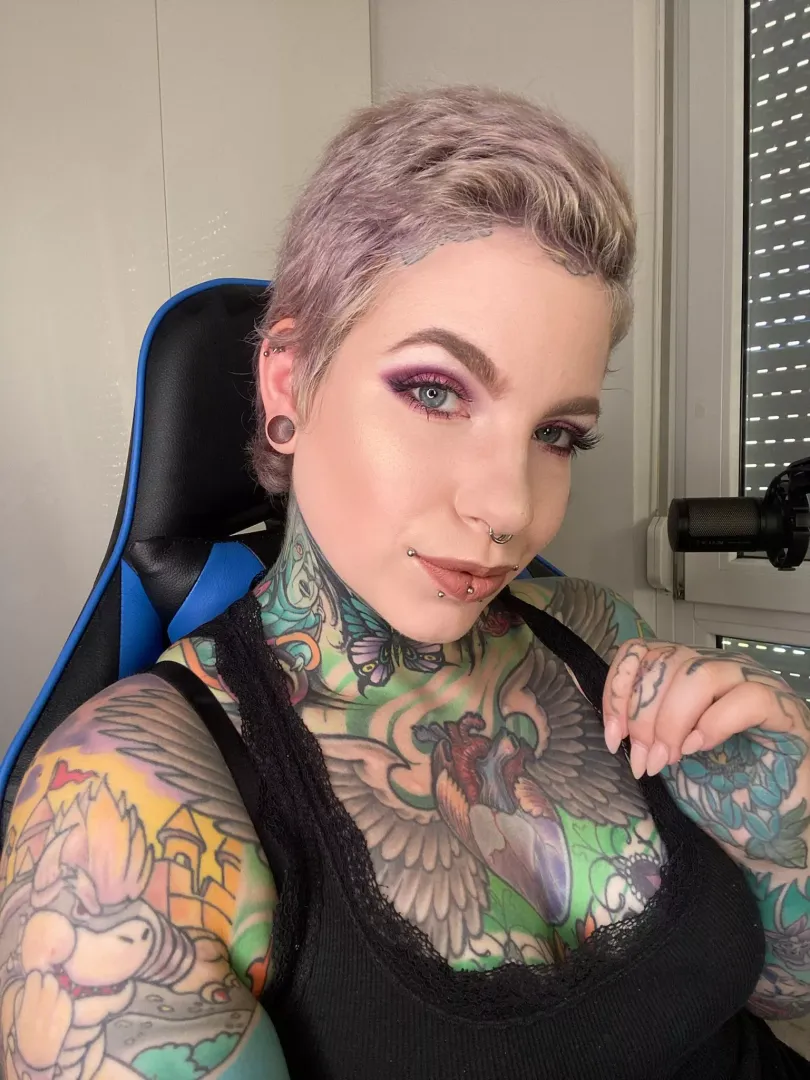 Let's play a game together I suck your cock you eat my pussy