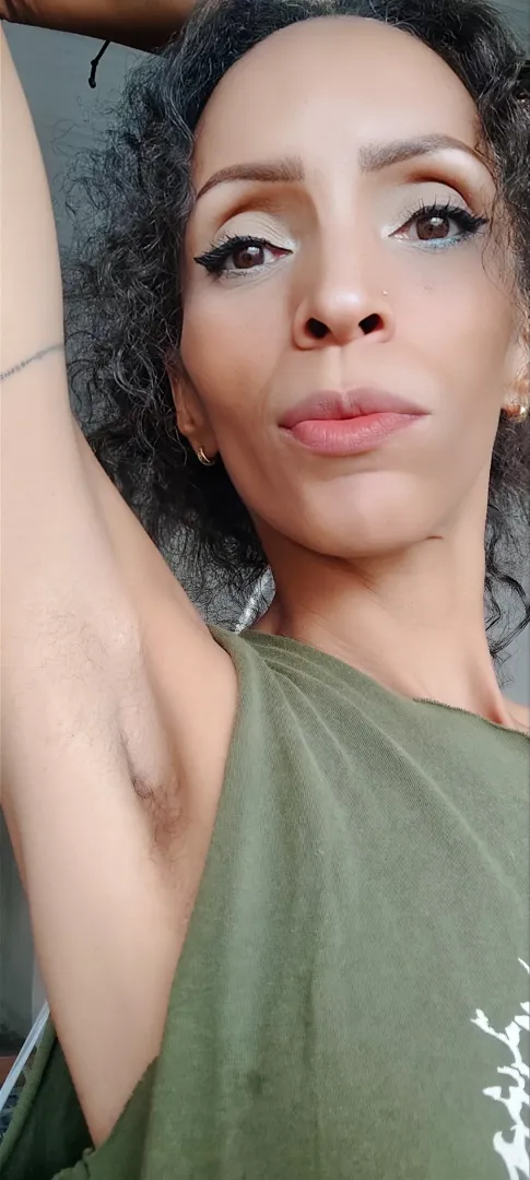 Letting it grow wild – my armpits, my rules, teasing with their untamed sensuality.