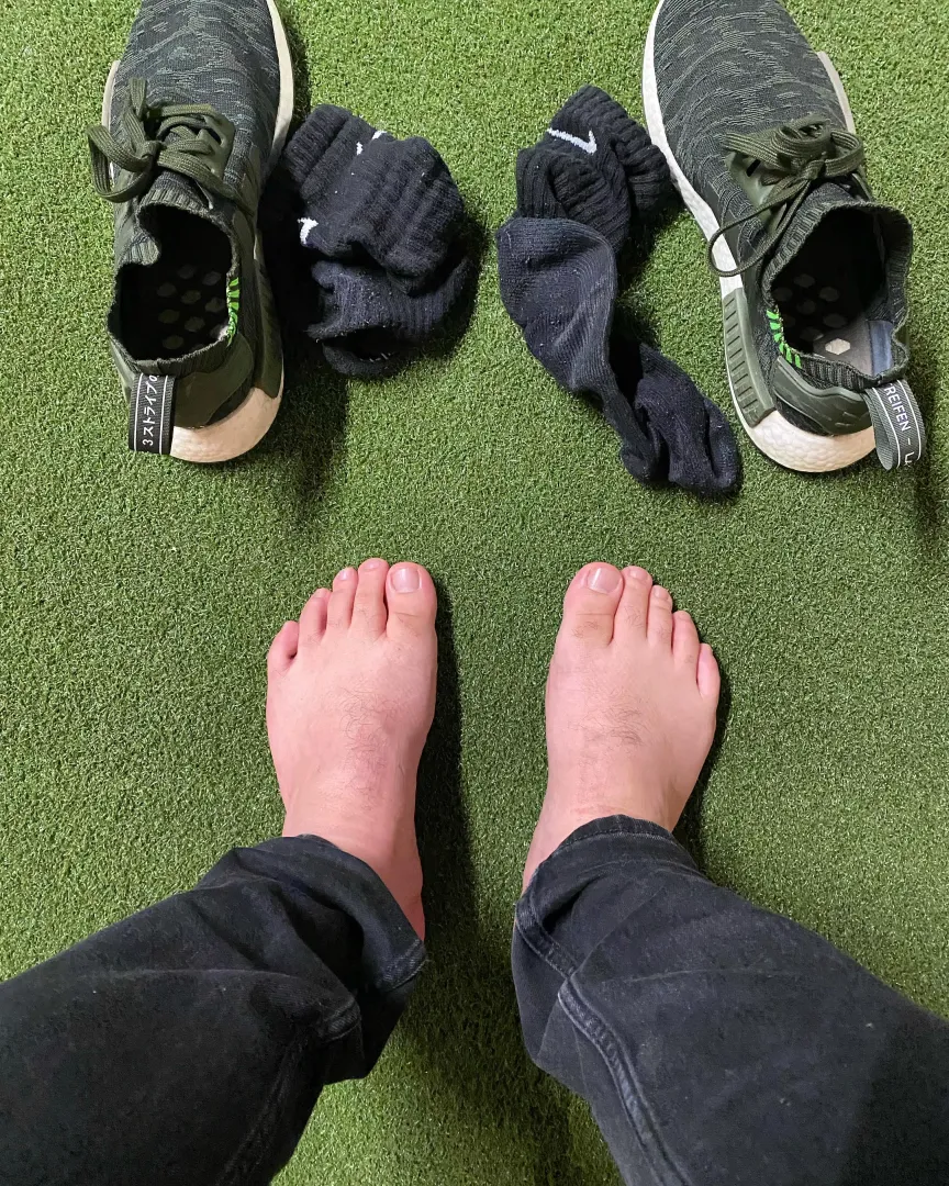 Letting my feet air out during my break 🧦