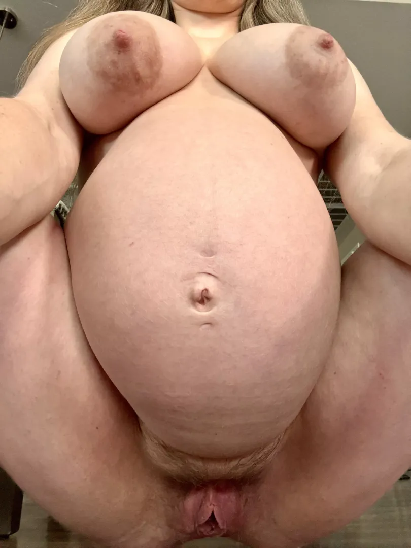 Letting you enjoy every part of my preggo body 