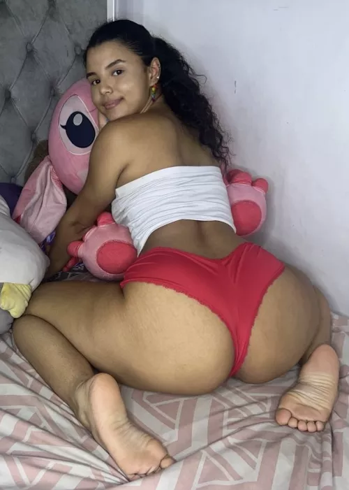 Lick my feet, asshole or pussy?