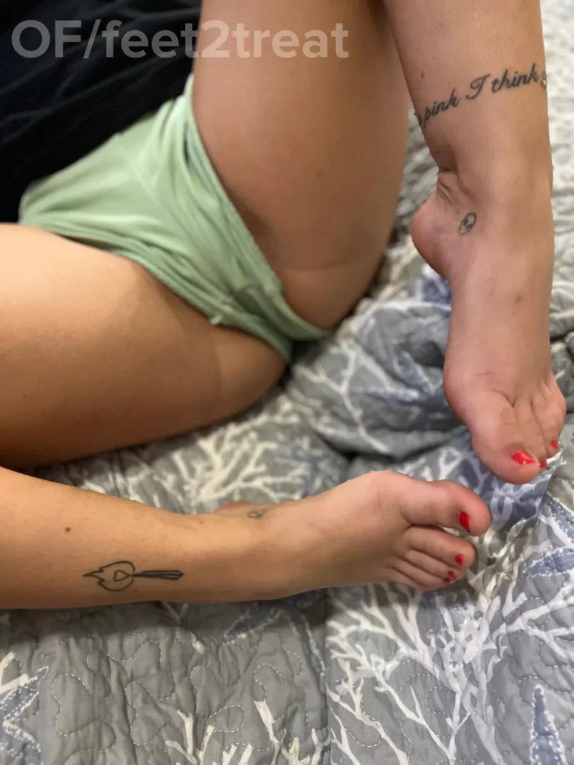 Lick my toes after the gym 😊