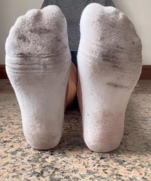 Lick the dirt off and suck the sweat out right now for me 😈