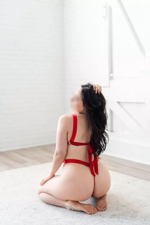 Like a sexy Snow White