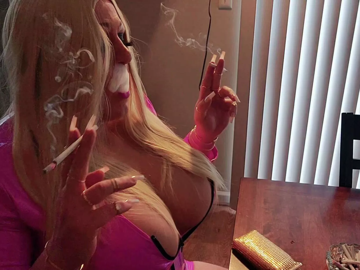 Like i[t] or not, nobody else loves smoke like me