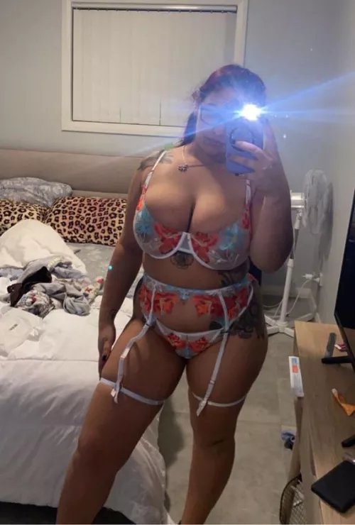 Like what you see cum check me out