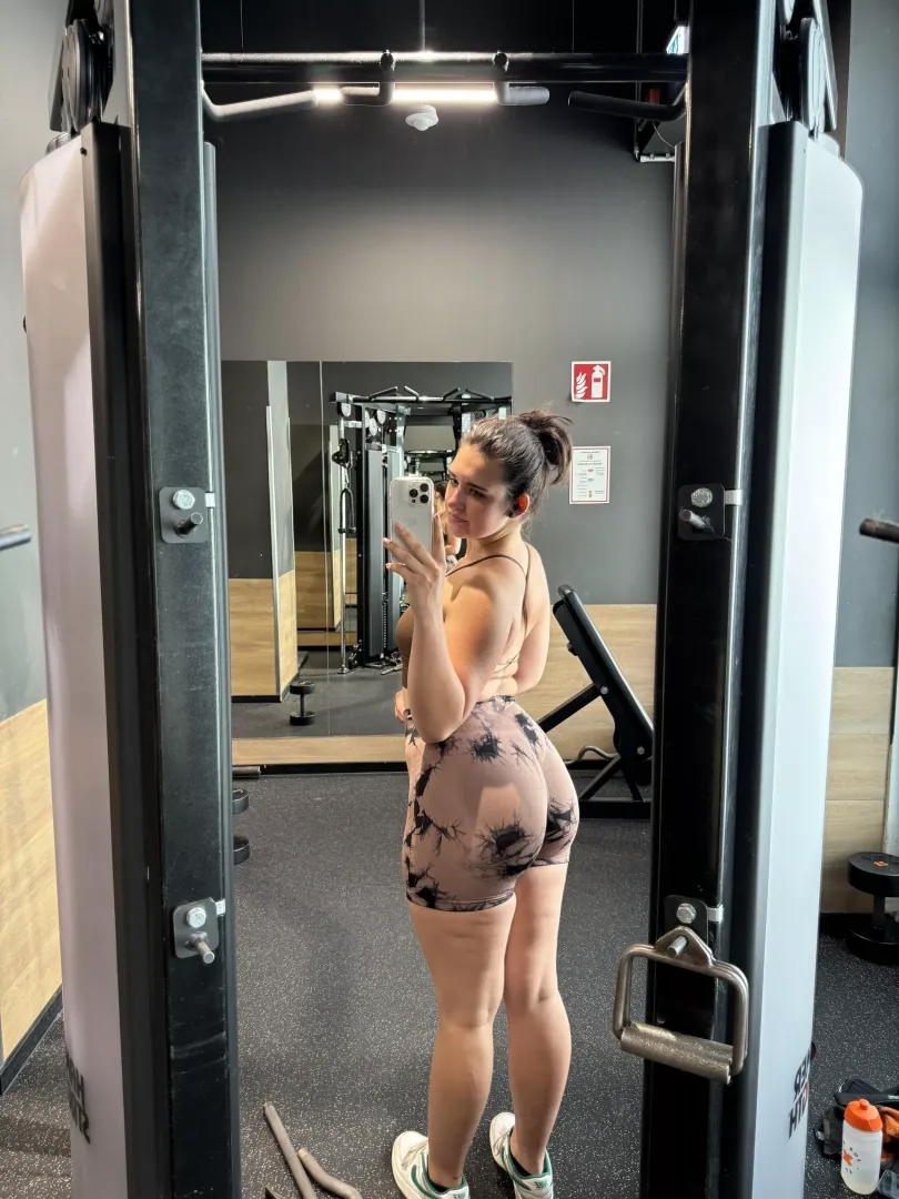 lil cellulite shows that it's soft!