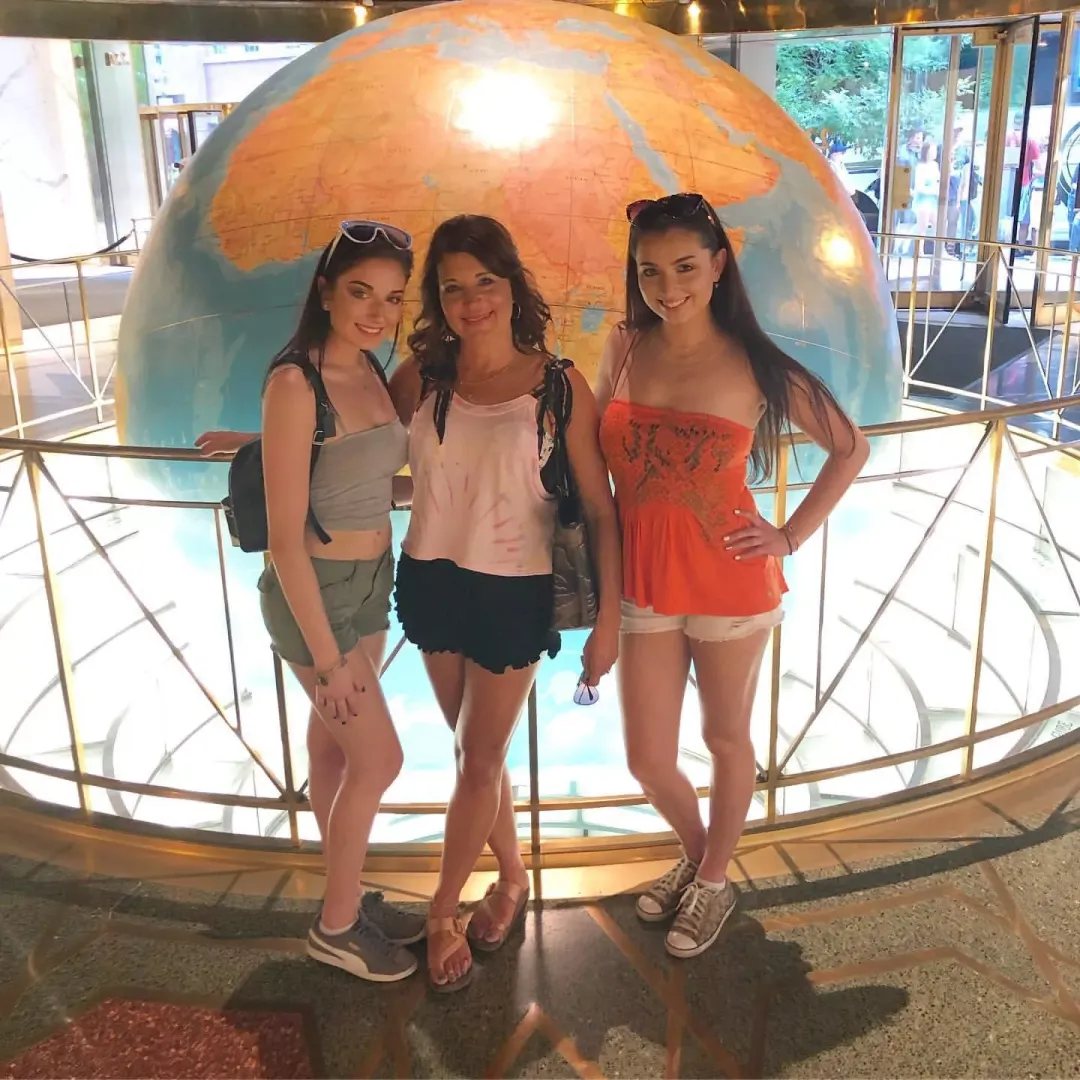 Lil sis mom big sis