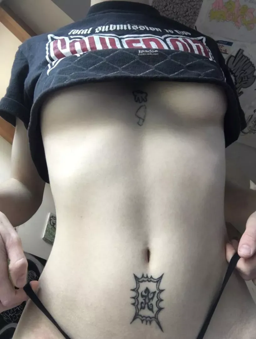 lil underboob