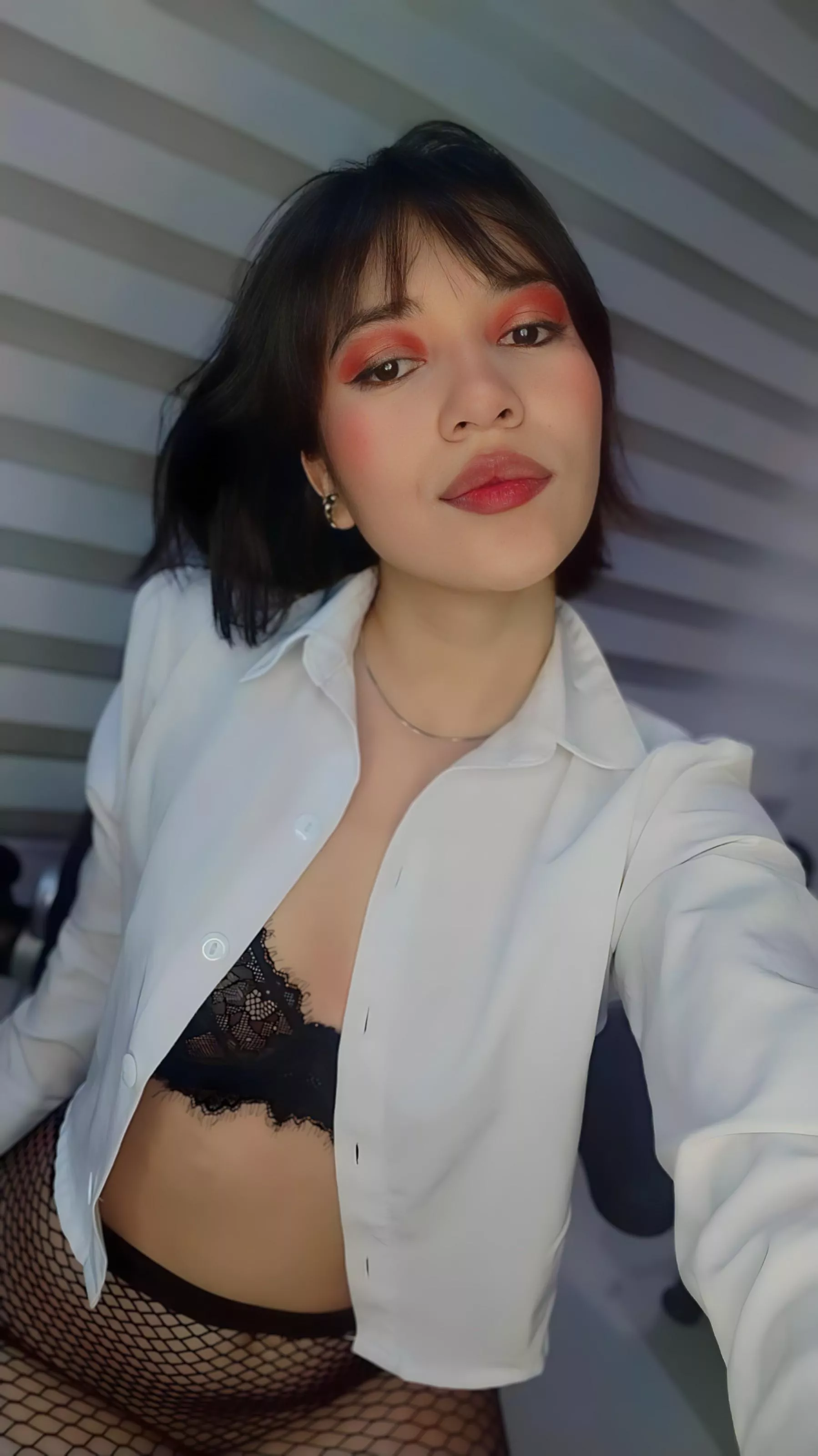 [lina_bedoya] “Flirty smile and light heart, ready to conquer the day. 💕”