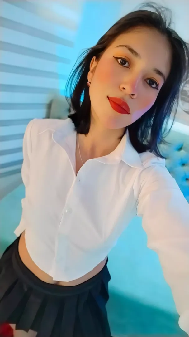[ lina_bedoya ] secretary is looking for a promotion.