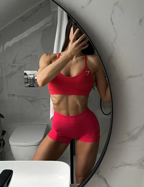 Lina - (@linasphysique)