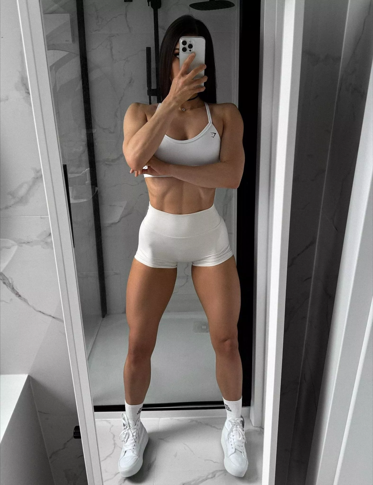 Lina - (@linasphysique)