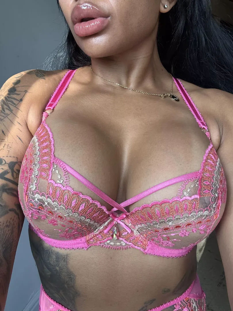 Lips or tits… your choice