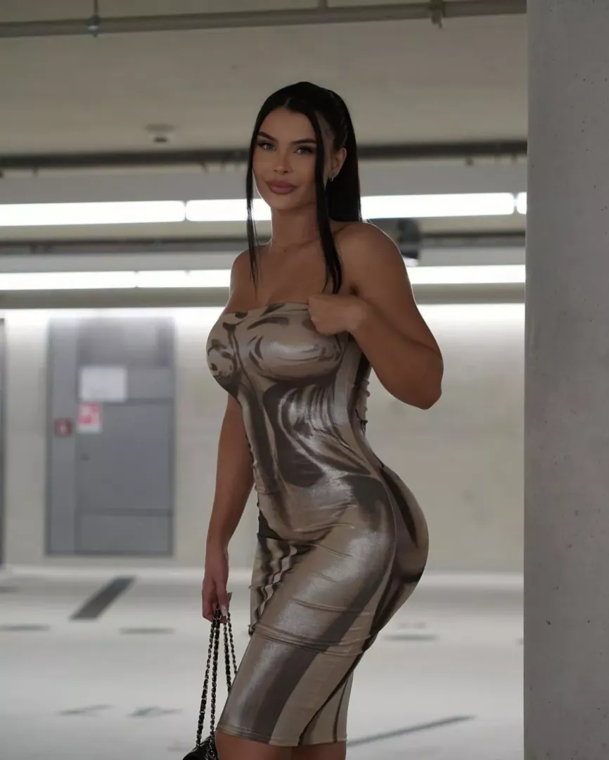 Lisa in silver dress