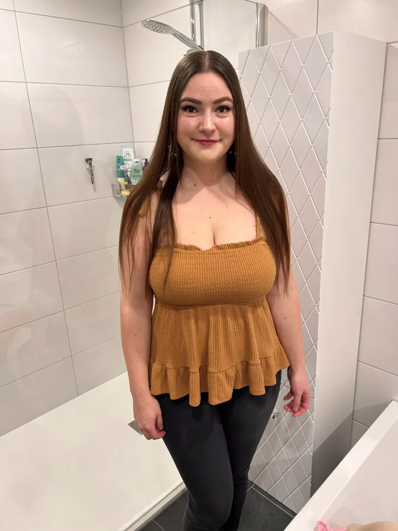 Little cleavage for my friends
