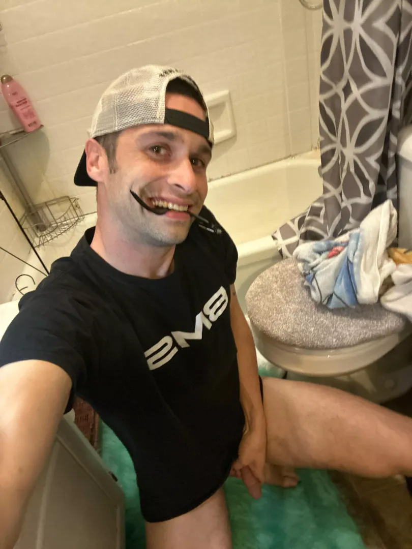 Live On chaturbate. Maybe gonna shave my balls