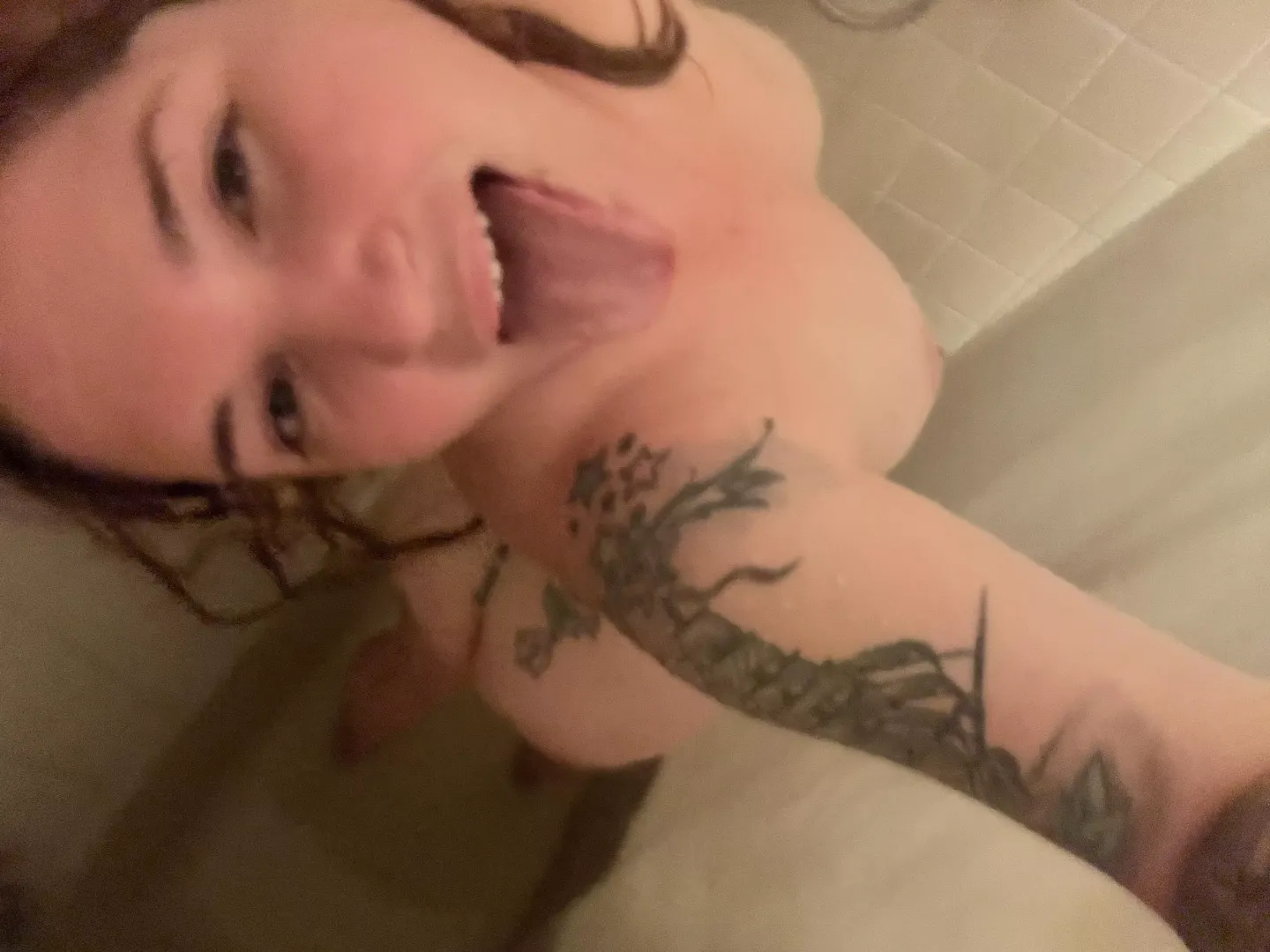 Live streaming my shower in 5 minutes! Cum join me 💦💦💦😈