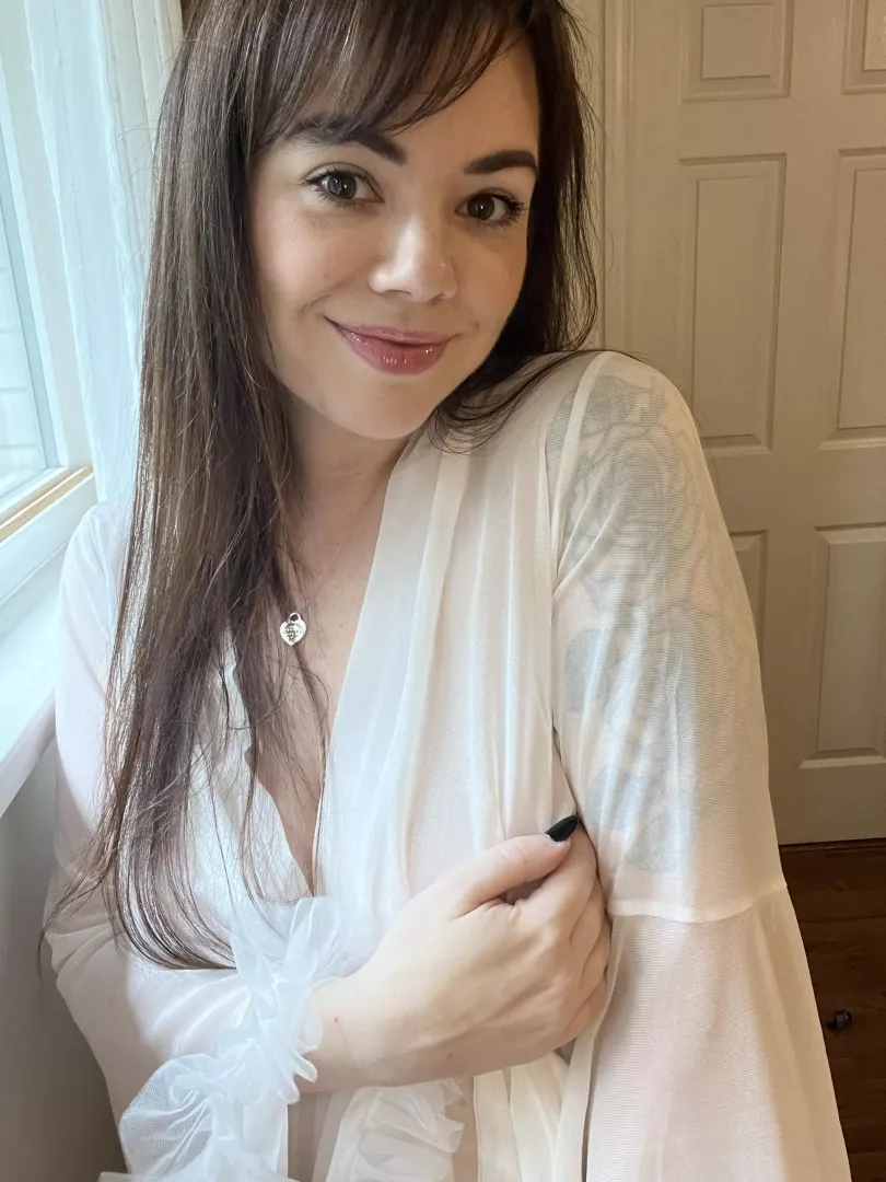 Living my rich stay at home wife fantasy in this robe…