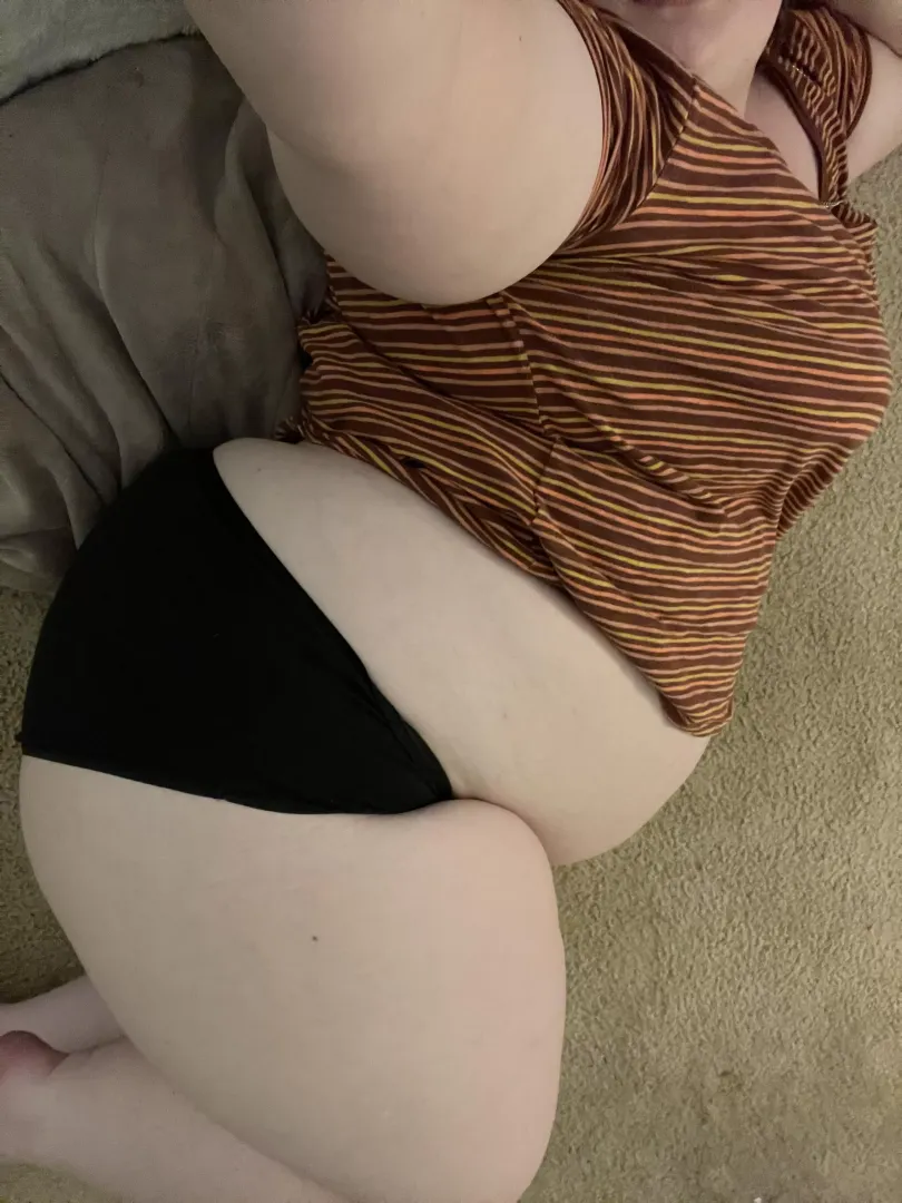 local fat girl needs cuddles and food