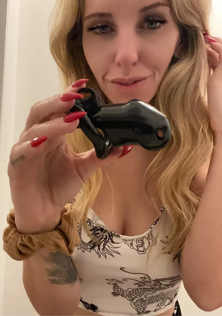 Locked 🔒 and throbbing and never coming out of your cage , permanent chastity sounds so hot.