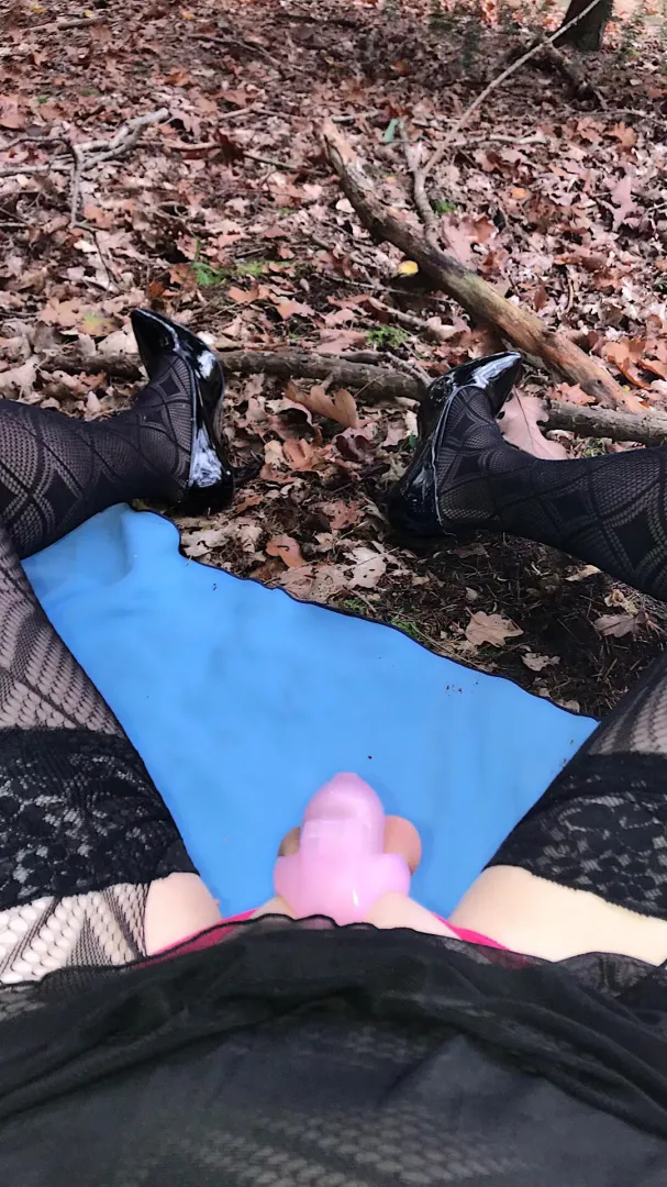 Locked sissy slut hoping to be found and used 🔐👠💕