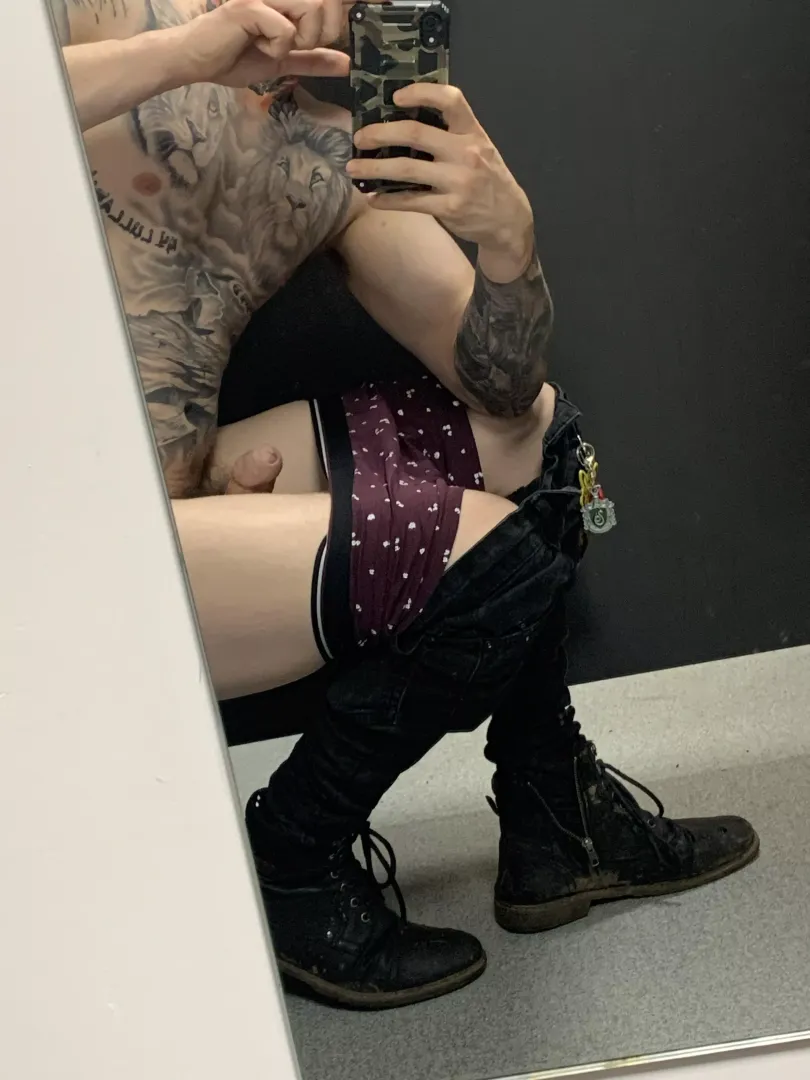 Locker room fun 👀