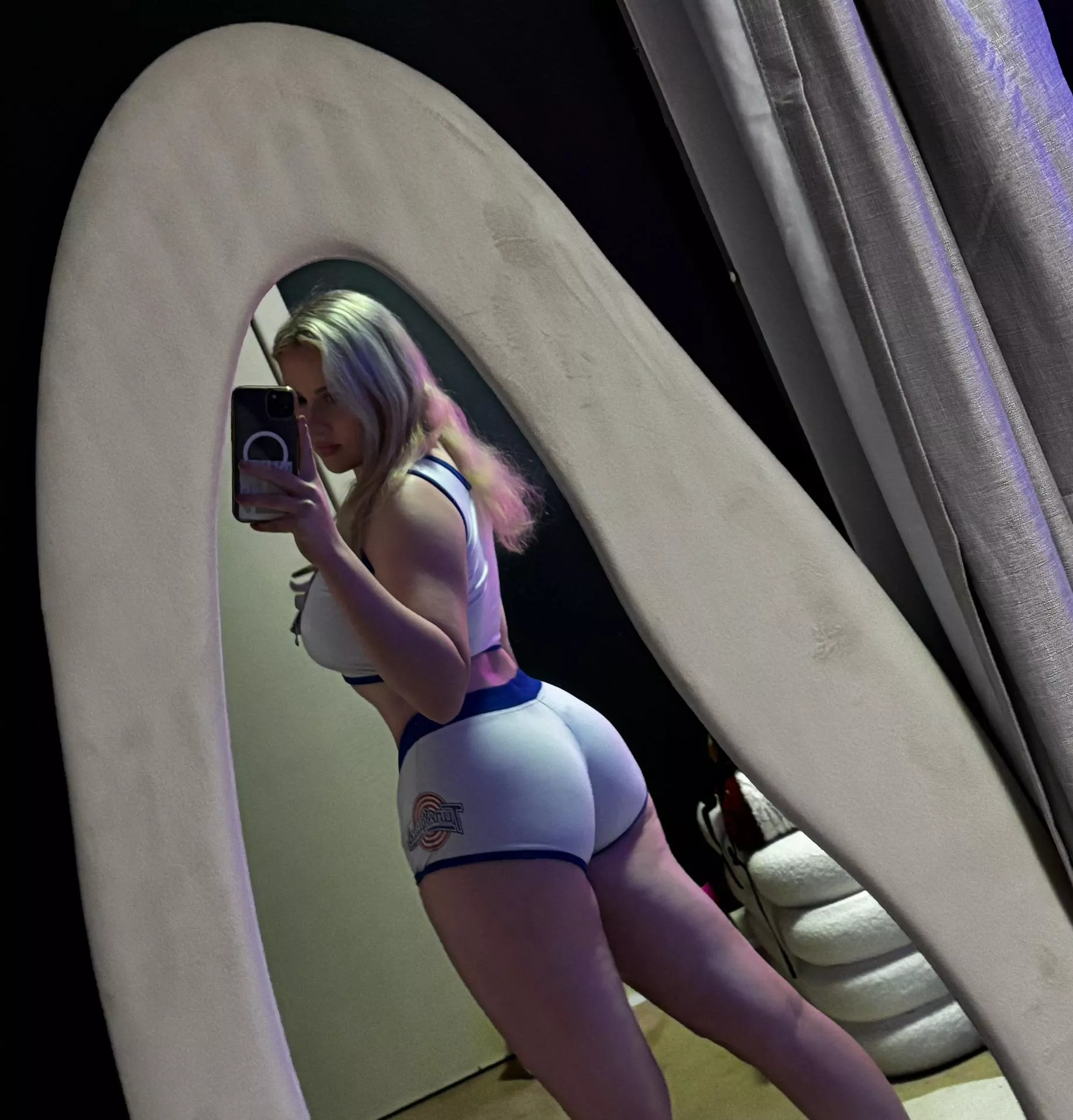 lola bunny dropping by to say hiii
