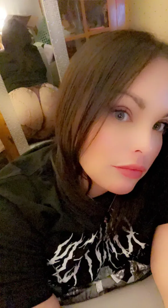 Lonely milf with a fat ass and plump pussy to match 😈💦😘👅