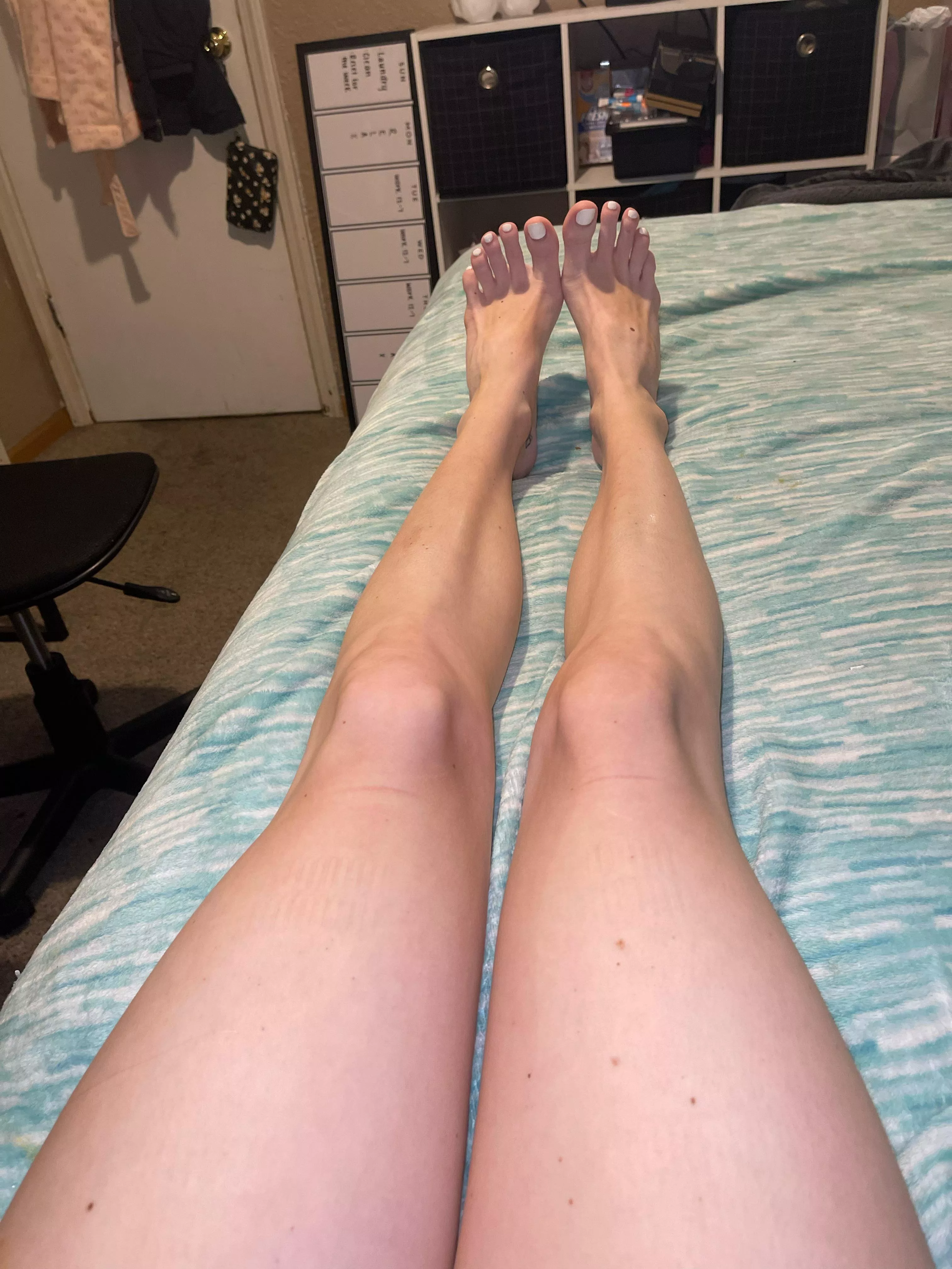 long legs , white toes ❤️