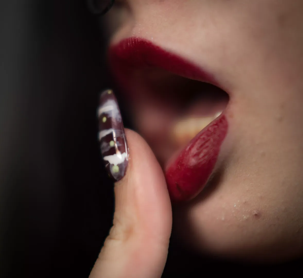 Long nails are perfect for shushing you