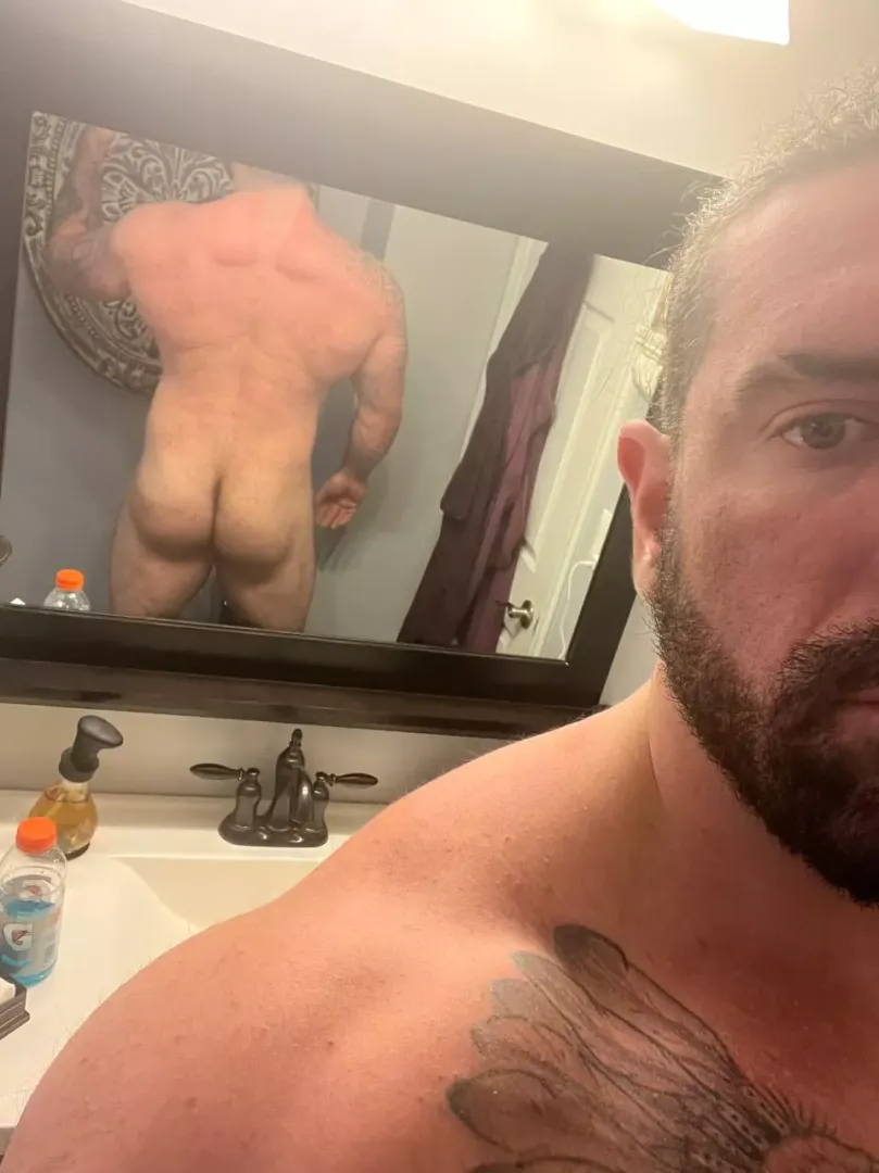 Look at my back and get a face full of ass