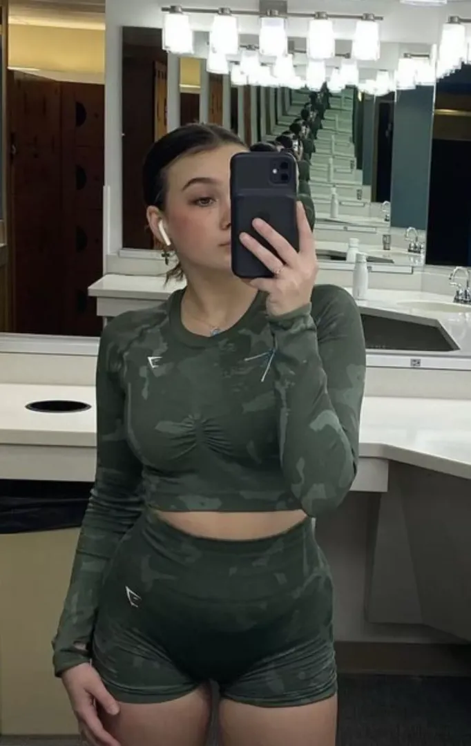 Look at my cameltoe