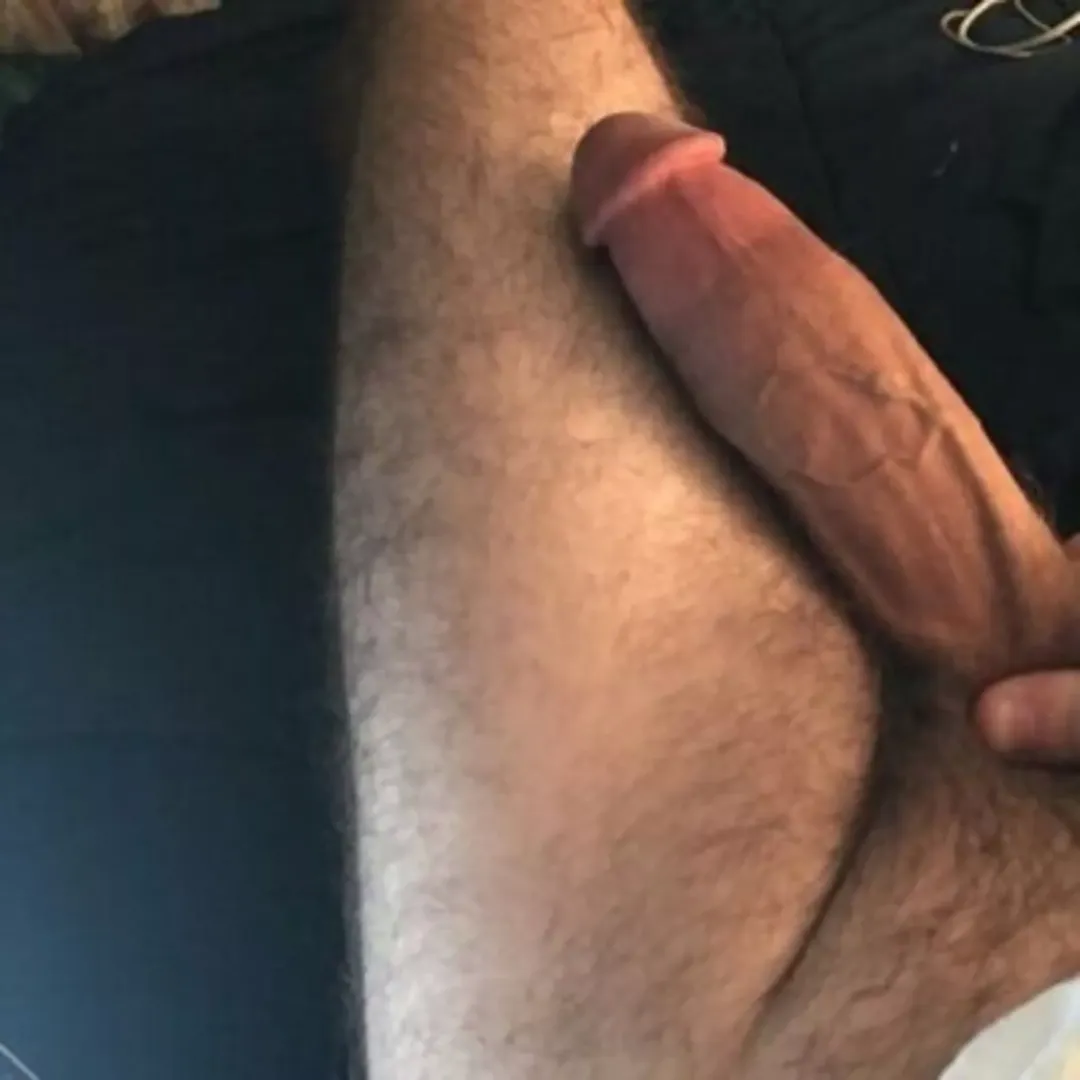 look at my cock, now look to yours. Upv if I'm bigger