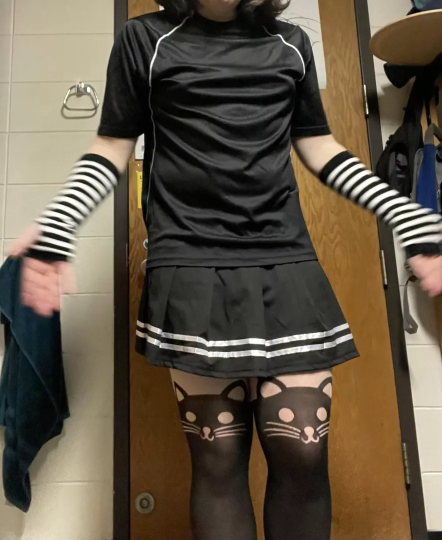 LOOK AT THESE TIGHTS