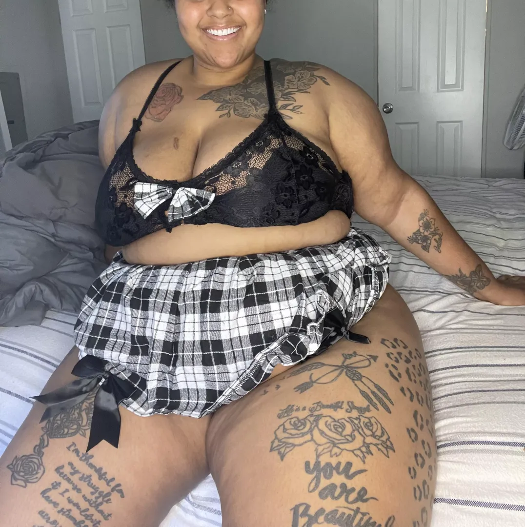 Look at those yummy thighs 😊