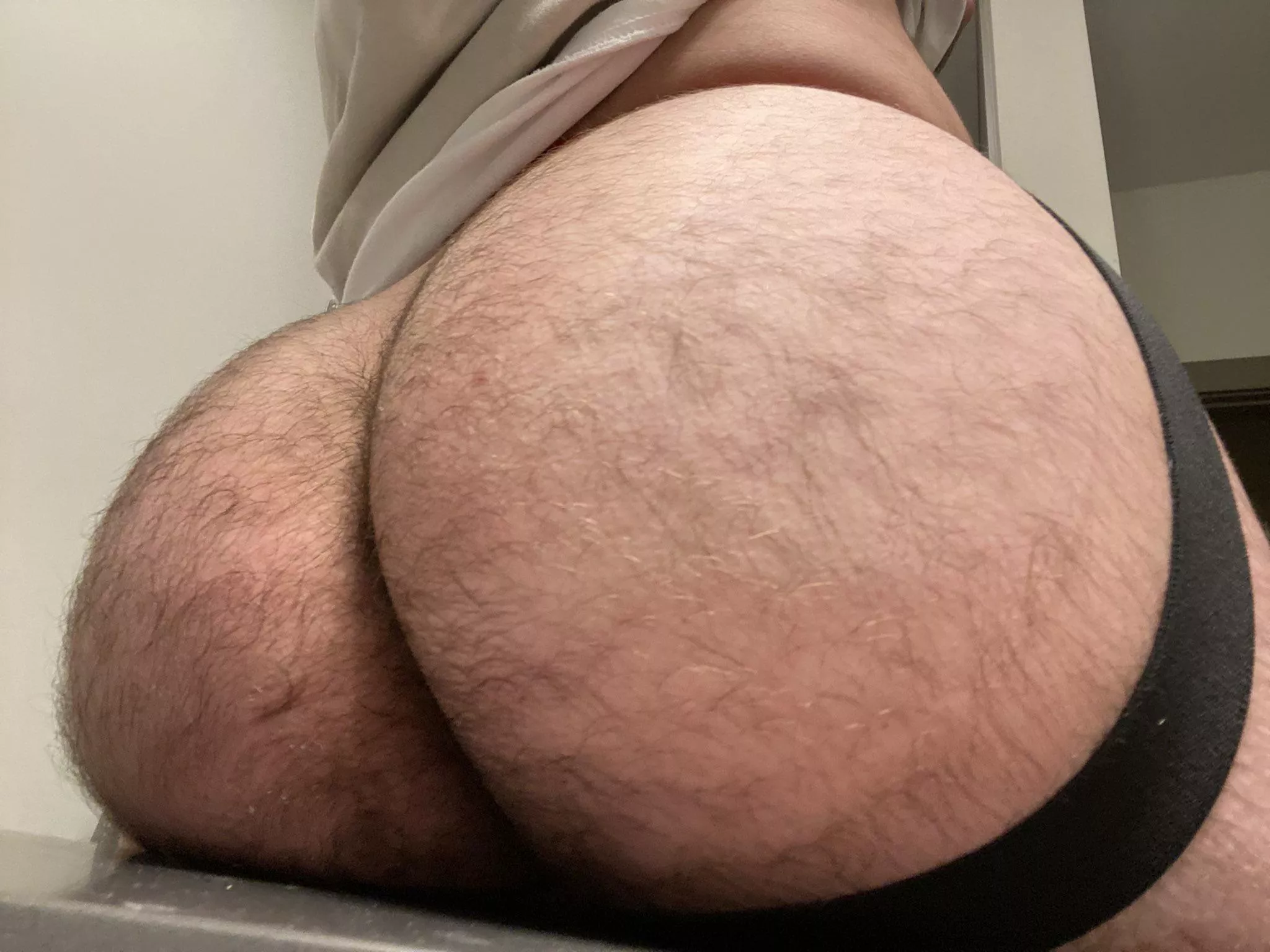 Look at you drooling over my masculine hairy bubble butt 🤤🍑🤴🏻