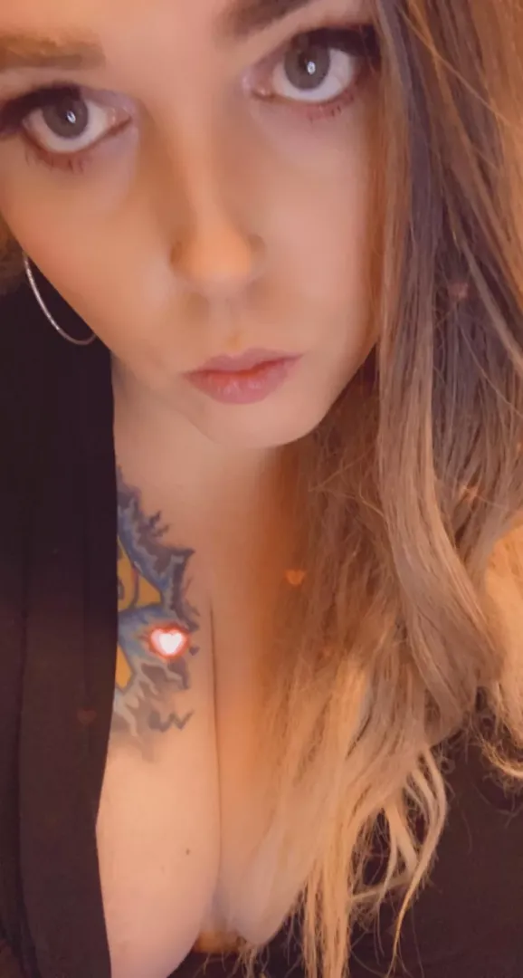 Look into my eyes😏