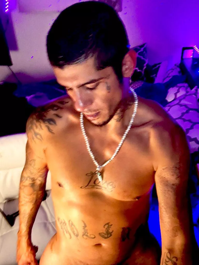 Lookin for a sexy girl 