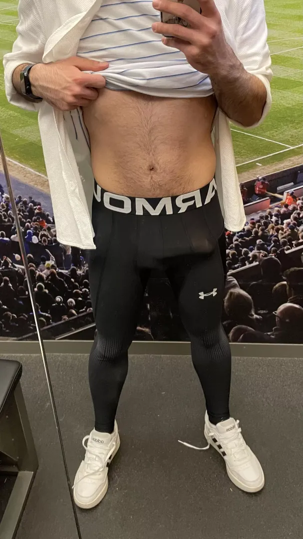 Looking for guys to trade hot dick and compression shorts pics