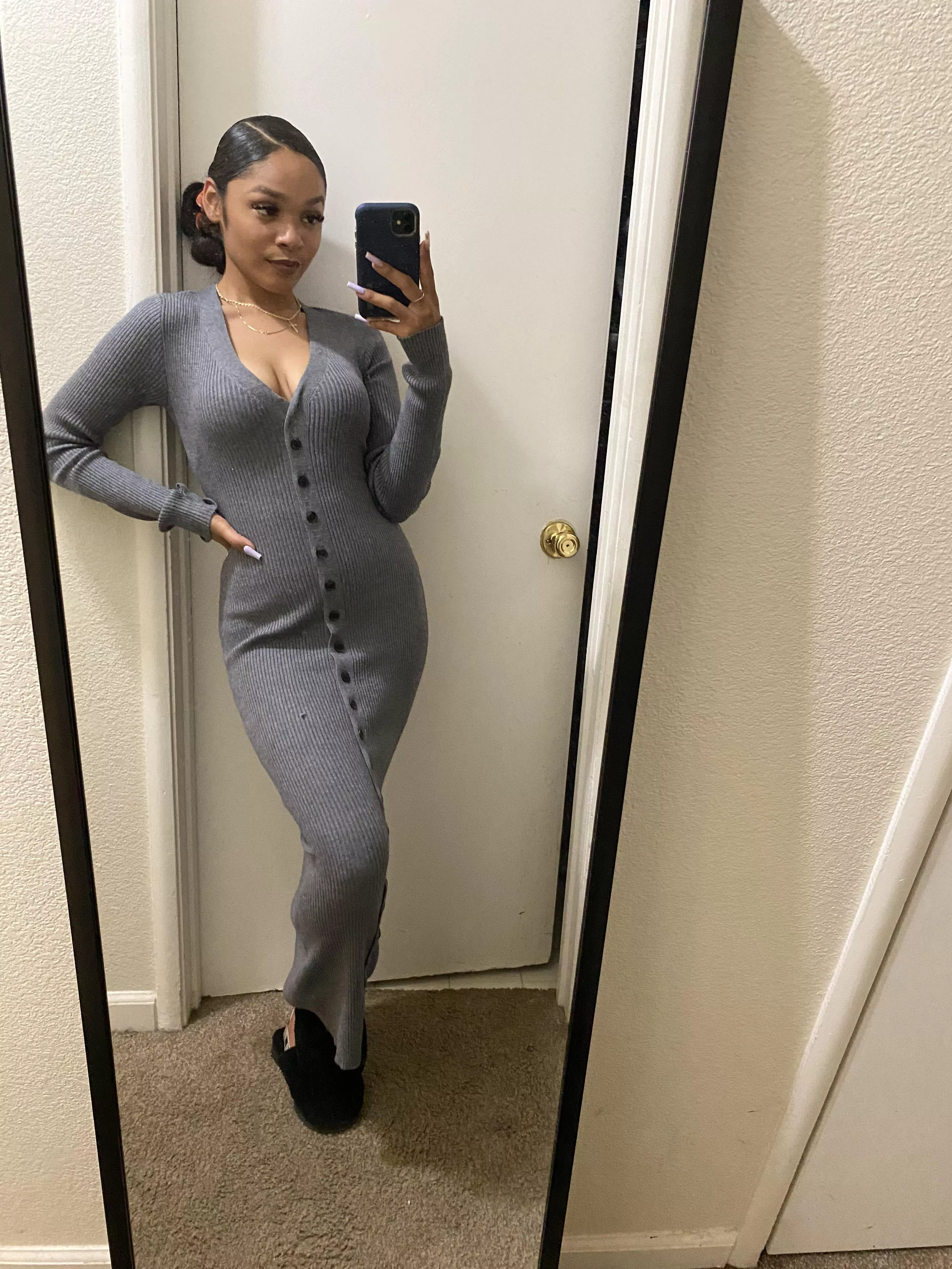 Looking for more cute dresses like this do I can stay cute in the cold